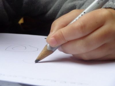 enfant-dysgraphique-800-min